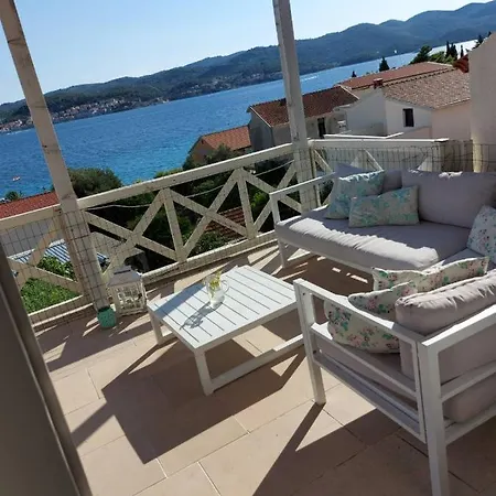 Apartmán Ella Apartment 5 *